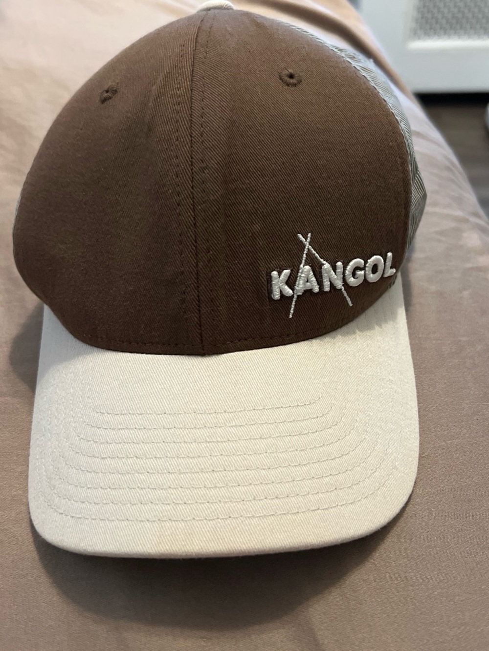 two-tone Kangol Trucker Snapback Hat
Sz L / XL #baseballcap #kangol